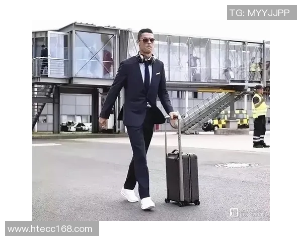 足球明星C罗身着西装的时尚魅力与风采展示